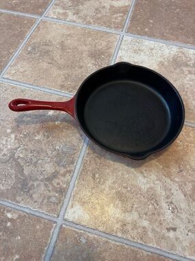 Technique Red Round Cast Iron Enamel Kitchen Fry Pan Skillet Pour Spouts 11” (1)